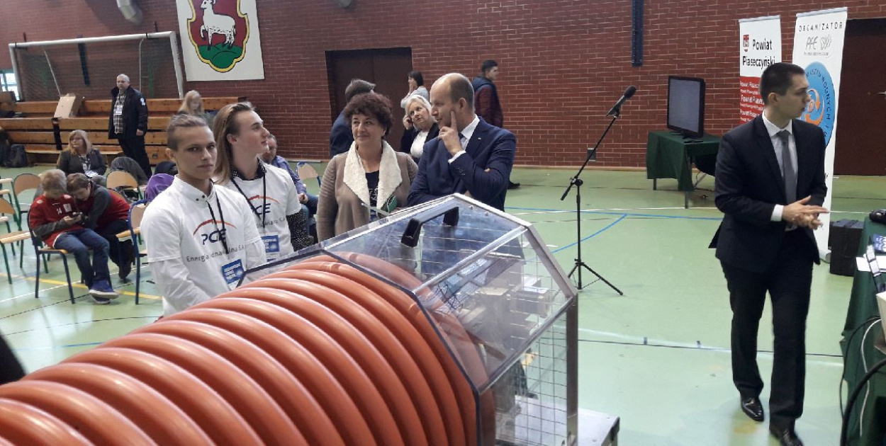  Minister Radziwiłł i uczniowie klasy III B gimnazjum Publicznej Szkoły…