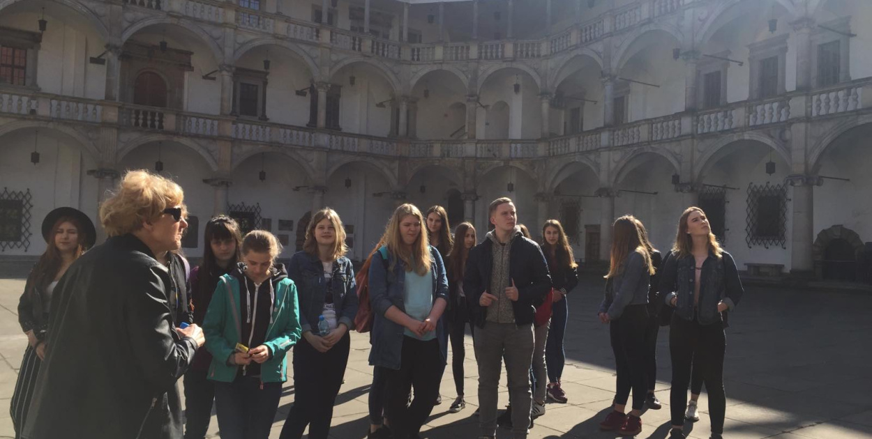  Uczniowie z I LO w Brzegu poznają sztukę renesansu w Muzeum Piastów…