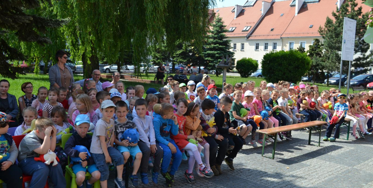"Biblioteka pod Ratuszem" w Lewinie Brzeskim