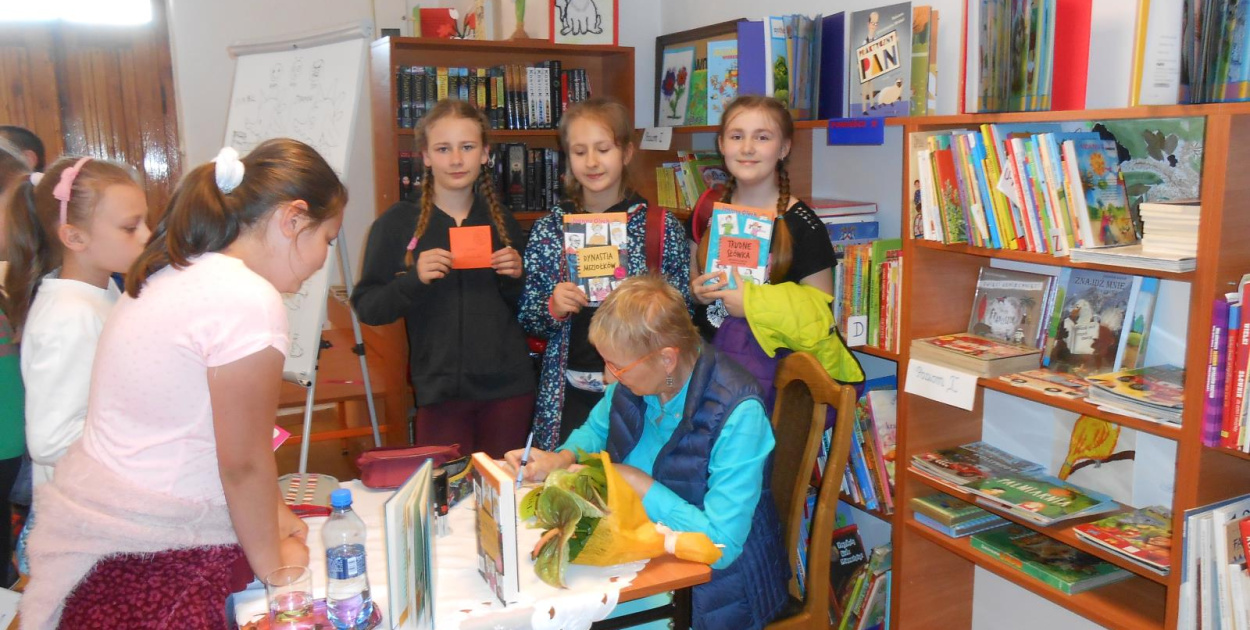Joanna Olech w Bibliotece w Pogorzeli