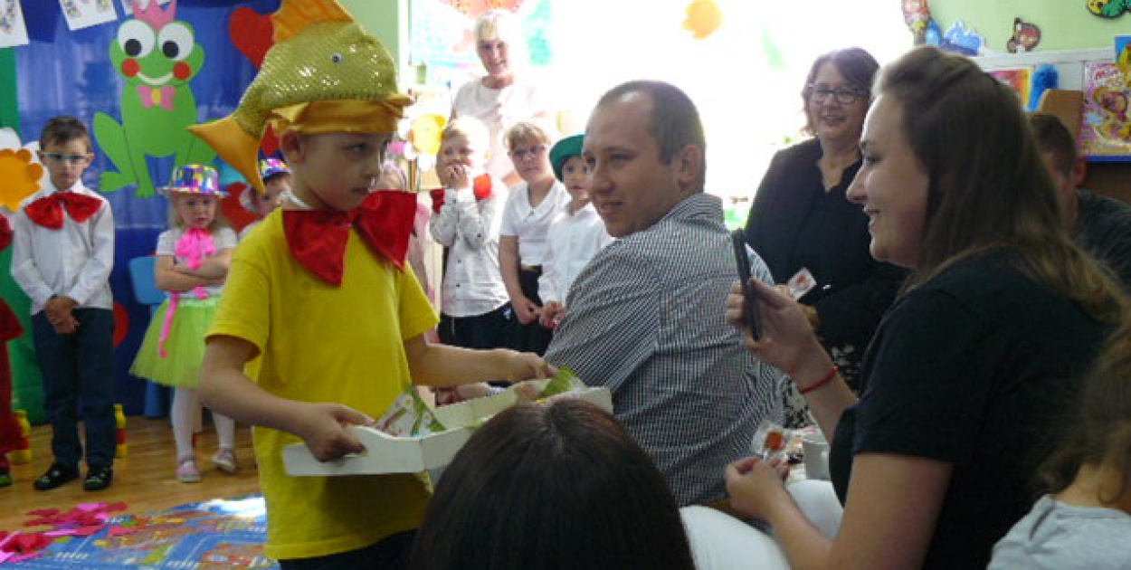 "Bajkowe życzenia dla mamy i taty" w przedszkolu w Krzyżowicach