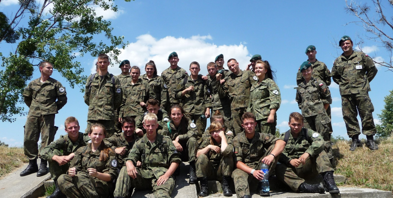  Trudny egzamin wojskowy. Dzień z życia kadetów na szkoleniowym obozie…