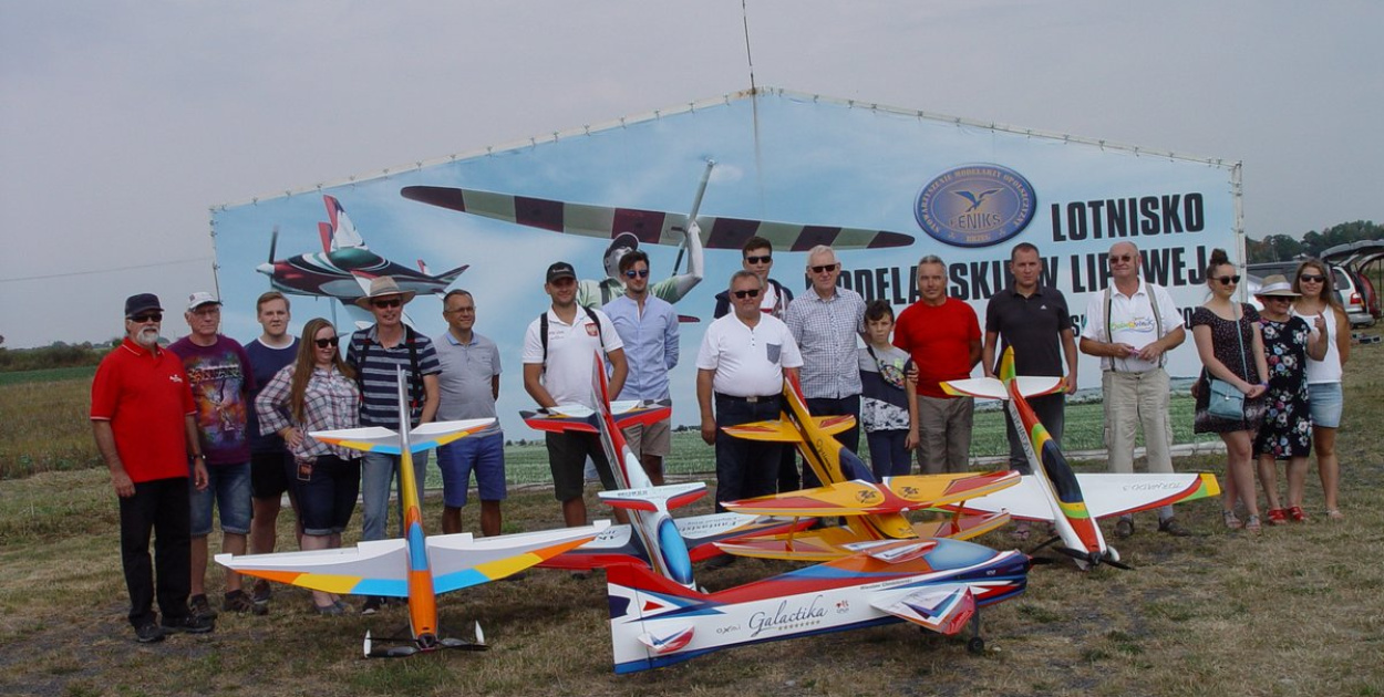 Zawody modeli akrobacyjnych zdalnie sterowanych pod Grodkowem [fotorelacja]