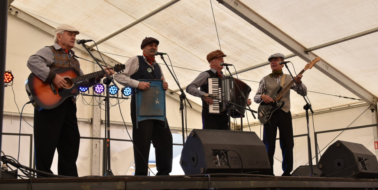  Trwa IV Jarmark Kresowy w Brzegu. Oprócz stoisk handlowych, II Festiwal…