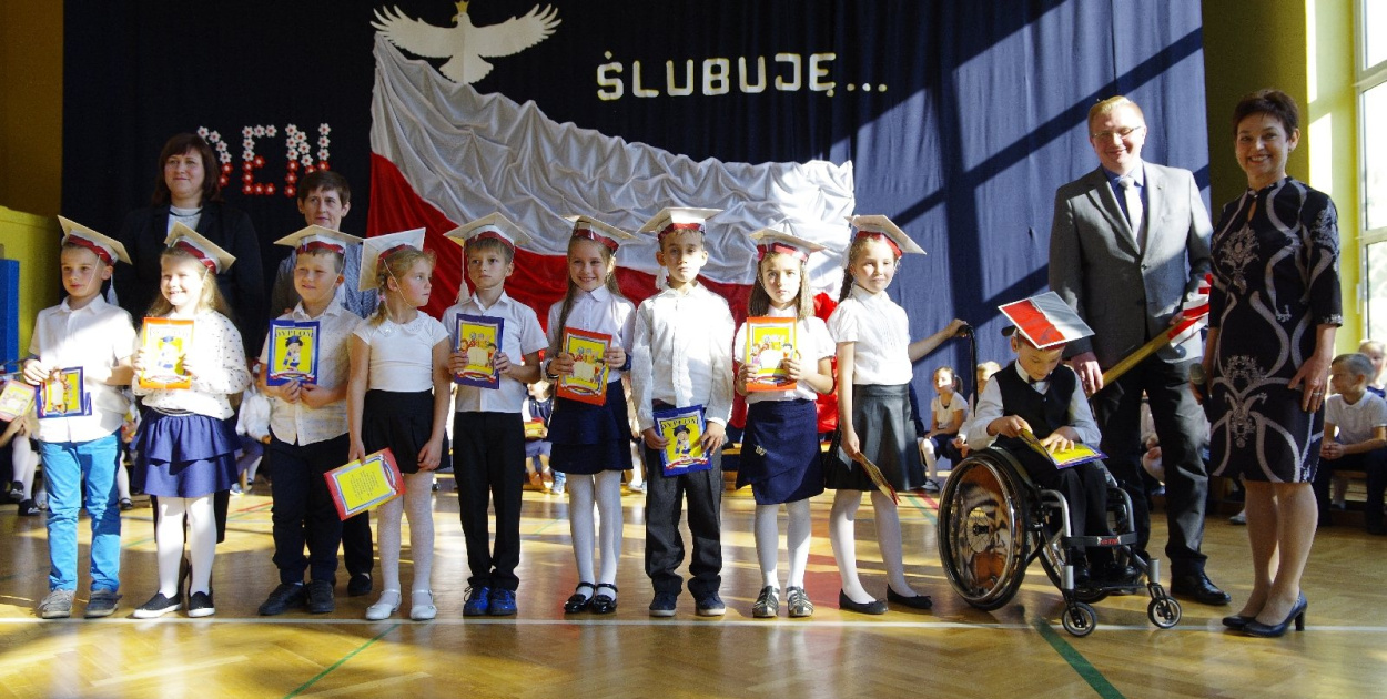  Ślubowanie w Ósemce w roku 100 - lecia odzyskania przez Polskę…