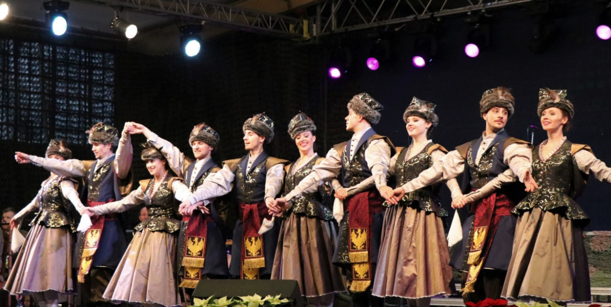 Biesiada Bożonarodzeniowa - Z polską pieśnią i tańcem przez wieki