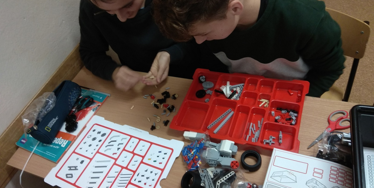 Projekt Lego w PSP5 w Brzegu