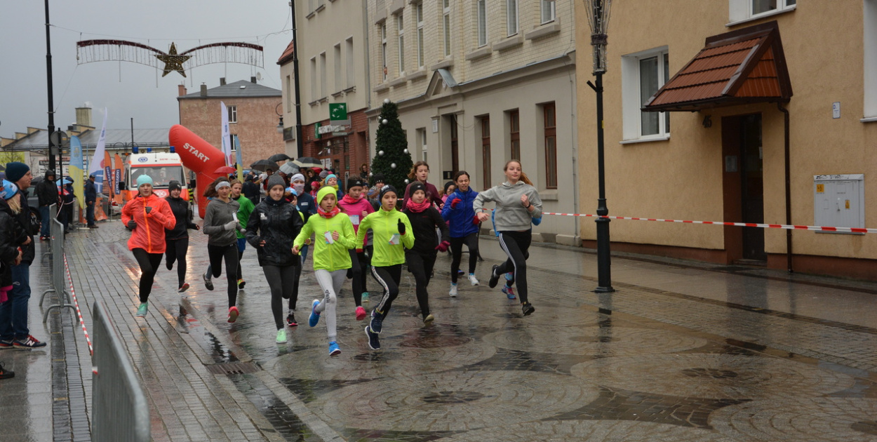Młodzi biegacze Kotwicy Brzeg na podium 34. Ulicznego Biegu Sylwestrowego