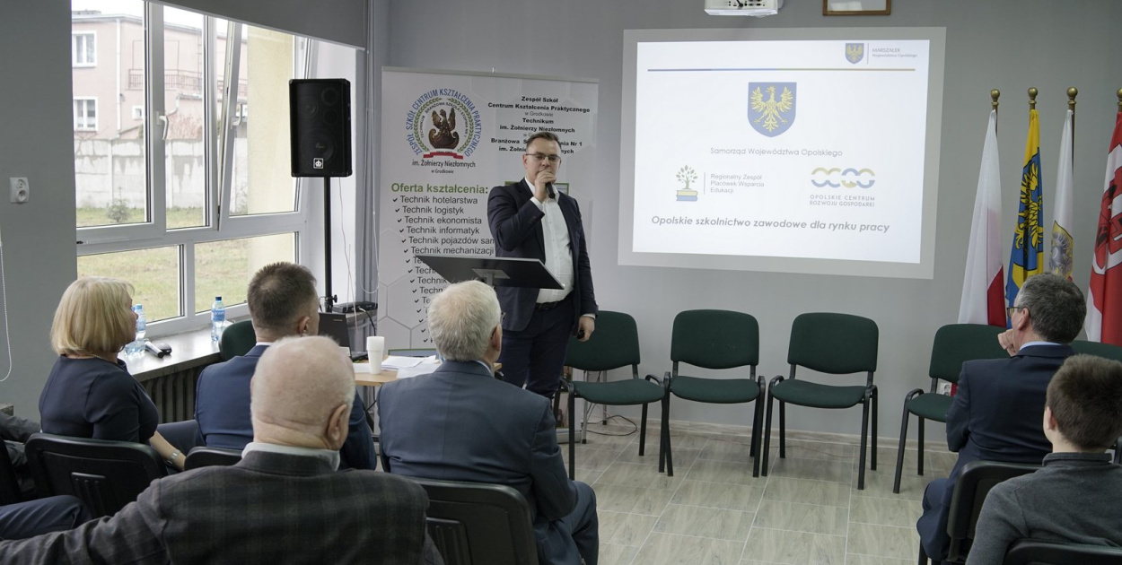 "Rynek pracy wyzwaniem, szkolnictwo zawodowe szansą" - konferencja w…