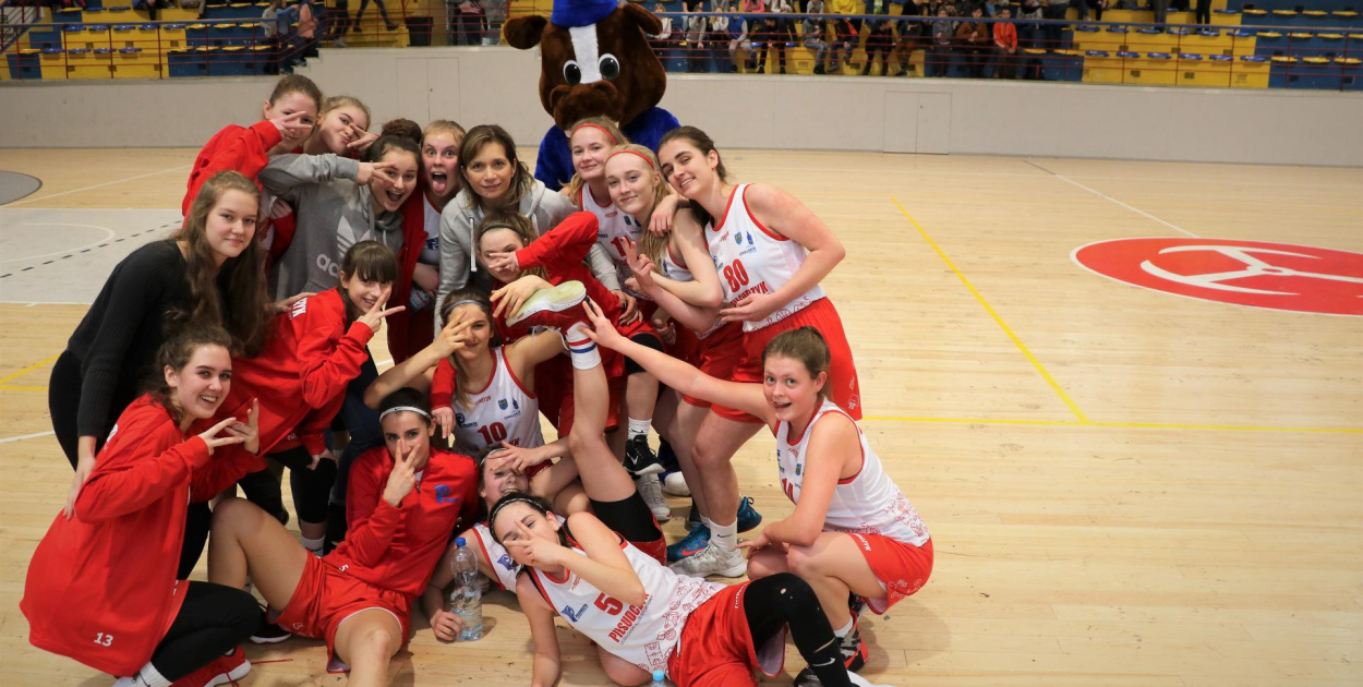 Piątka mistrzem województwa w koszykówce dziewcząt