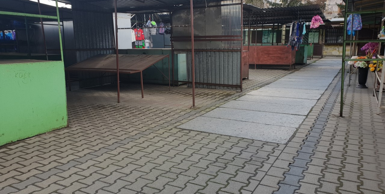  Hala targowa w Brzegu "na zakręcie". Brzescy kupcy poprosili burmistrza o…