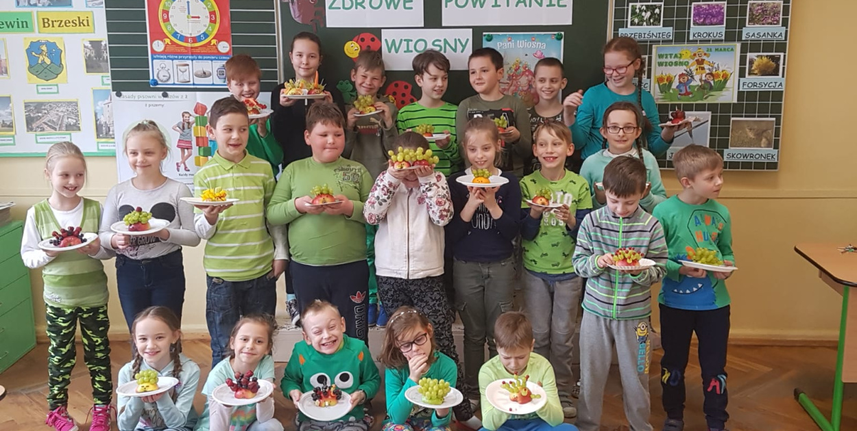 Zdrowe powitanie Wiosny przez klasy I - III w PSP w Lewinie Brzeskim