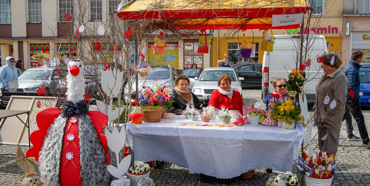 Jarmark Wielkanocny. Świąteczny klimat na rynku w Grodkowie [fotorelacja]