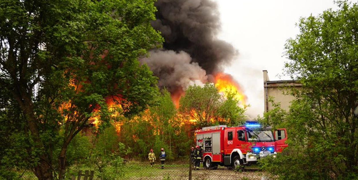 Podpalenie prawdopodobną przyczyną pożaru na terenie dawnej cegielni
