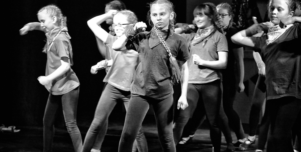  "Przyjaźń ze snu" - premiera spektaklu dziecięcych zespołów…