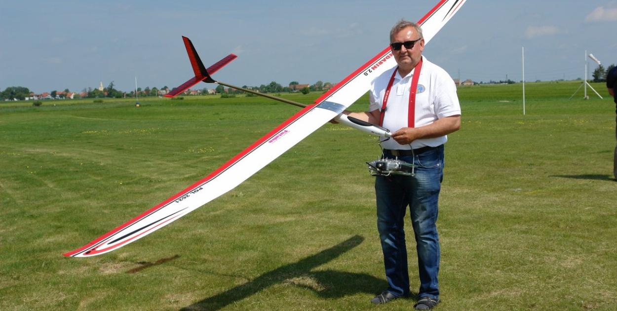 Modelarze "fruwali" na lotnisku w Lipowej Śląskiej
