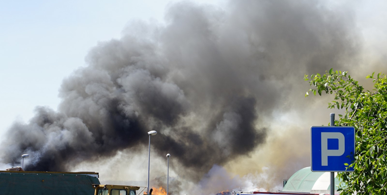 Pożar odpadów na składowisku śmieci w Gać