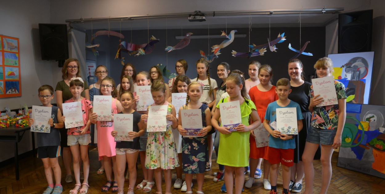  Wystawa Kółka Plastycznego oraz koncert "Młodych Talentów" w OKiR…