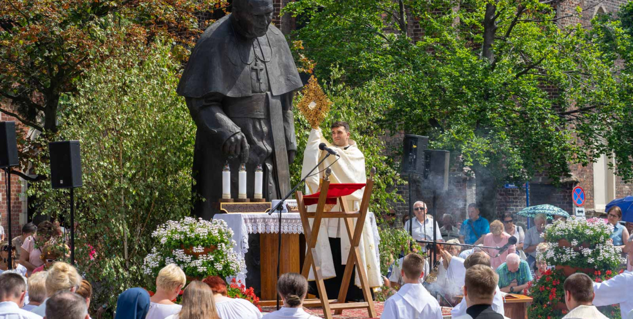  Boże Ciało w Brzegu. Międzyparafialna procesja przeszła ulicami miasta…