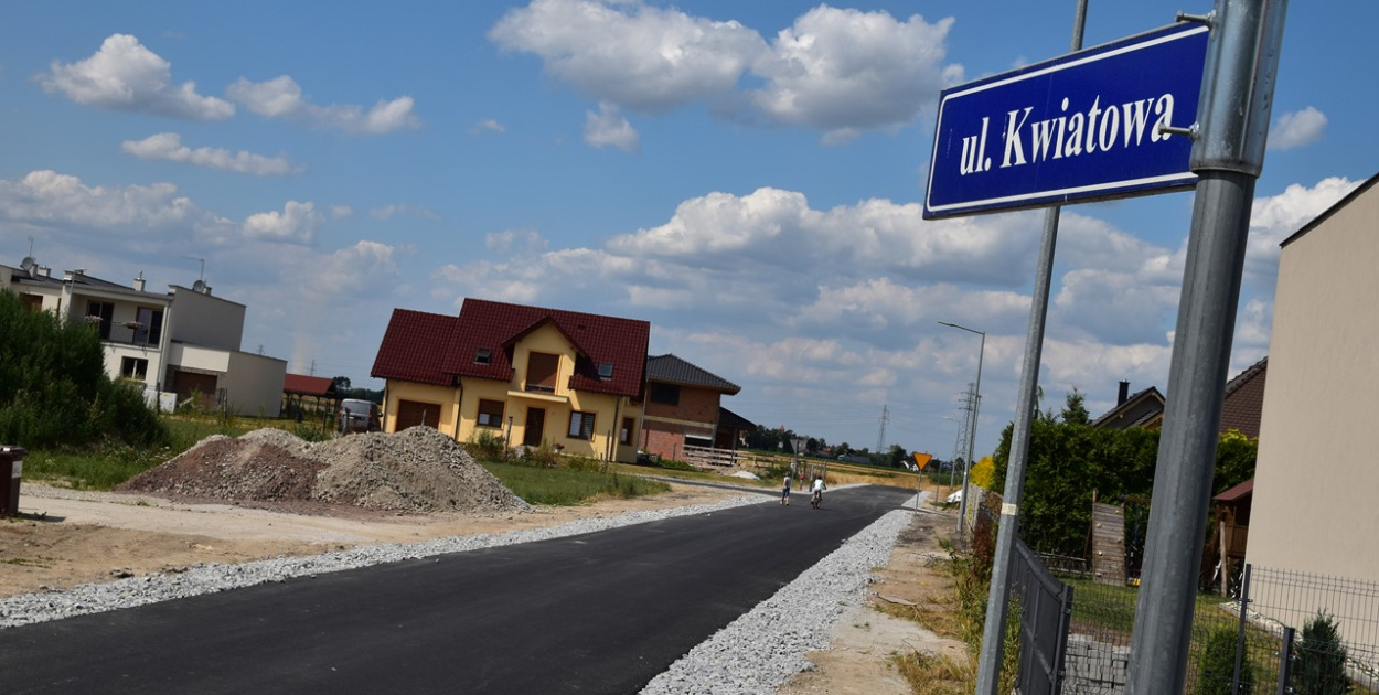  Drogowa fuszerka w Skarbimierzu-Osiedle. Wójt wyjaśnia dlaczego nie ma…