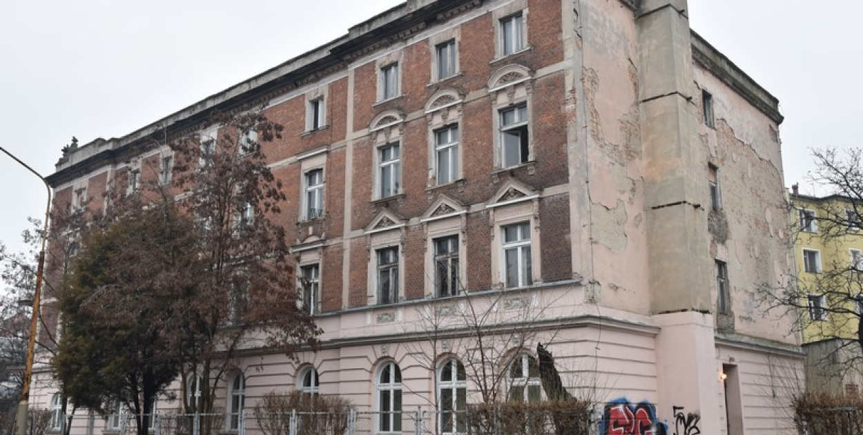  Wykurzyli przedsiębiorcę z lokalu, który dzierżawił ponad 20 lat, bo…