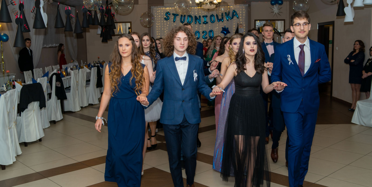 Studniówka 2020 w Liceum Ogólnokształcącym w Grodkowie [zdjęcia]