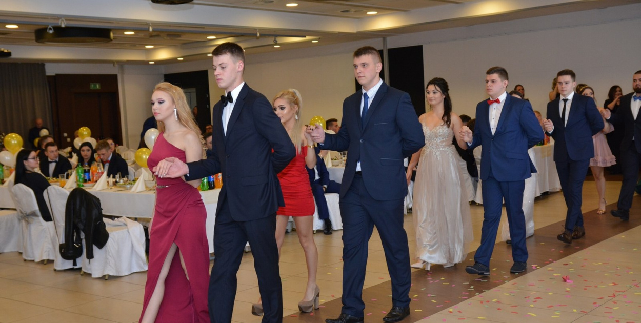 Studniówka 2020 w Zespole Szkół Zawodowych Nr 1 w Brzegu [zdjęcia]