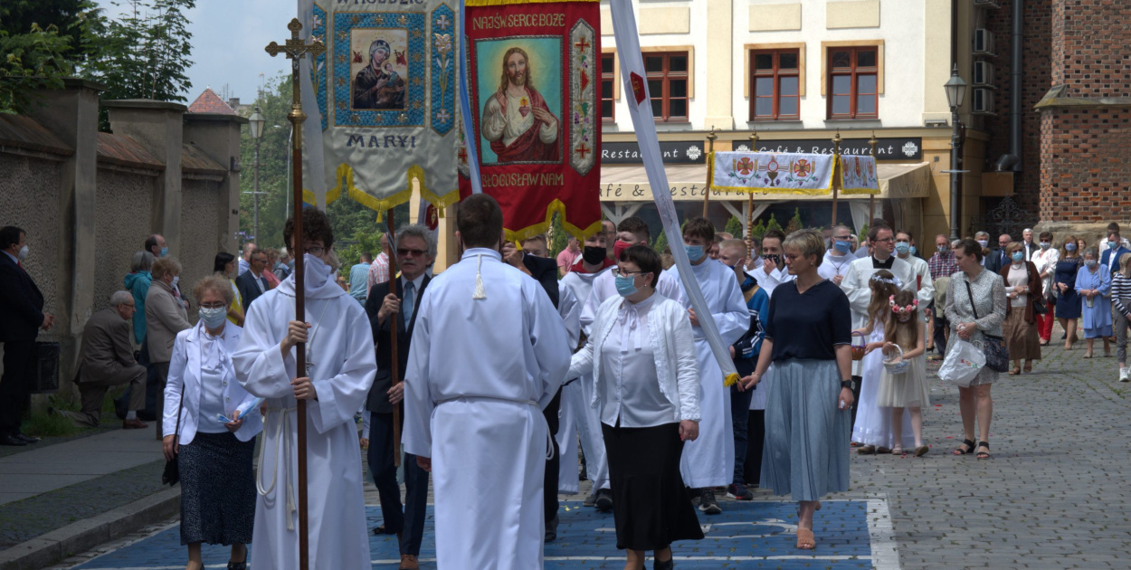  Boże Ciało i procesje w czasie epidemii. Mimo utrudnień i ograniczeń…