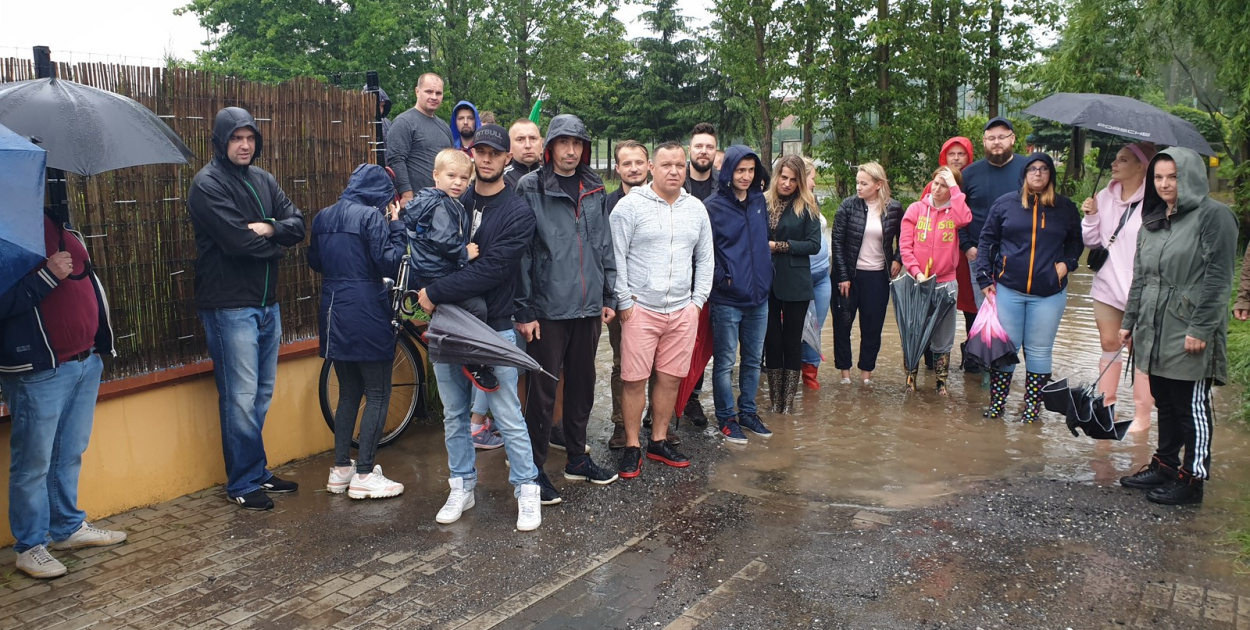  Mieszkańcy Tivoli nie mogą się doczekać na drogę. Osiedle wygląda jak…