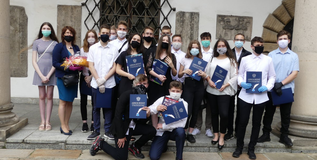  "Miejcie nadzieję..." - uroczyste pożegnanie absolwentów Publicznej…