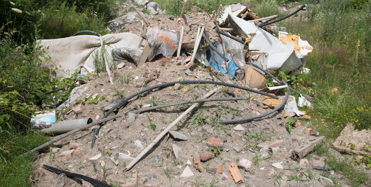  Kolejne tony nielegalnych odpadów w Skarbimierzu-Osiedle! Wójt Pulit i…