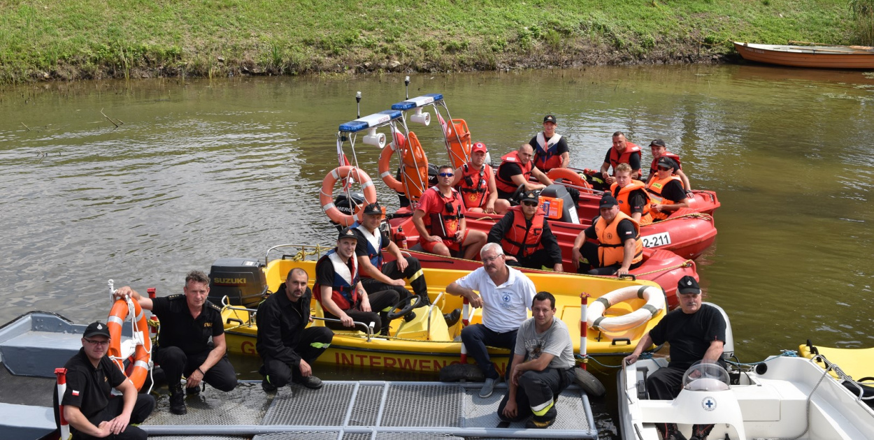 Strażacy z Brzegu i Lubszy ćwiczyli na Odrze z WOPR-owcami