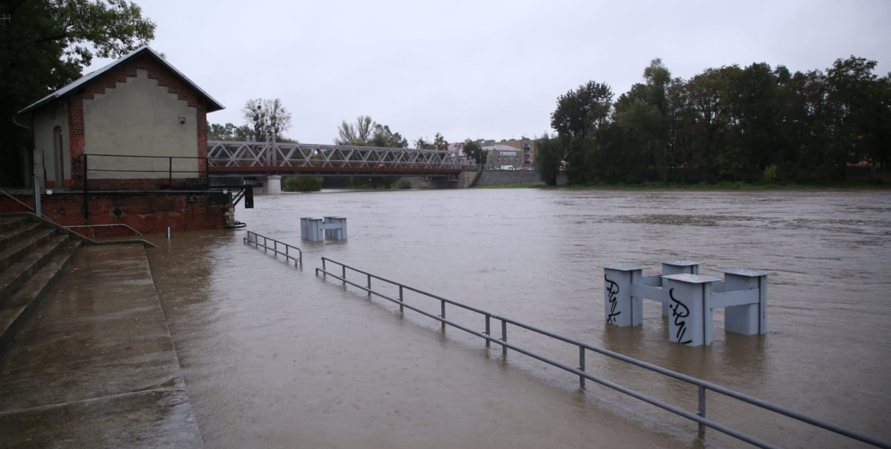 Odra w Brzegu przekroczyła stan ostrzegawczy
