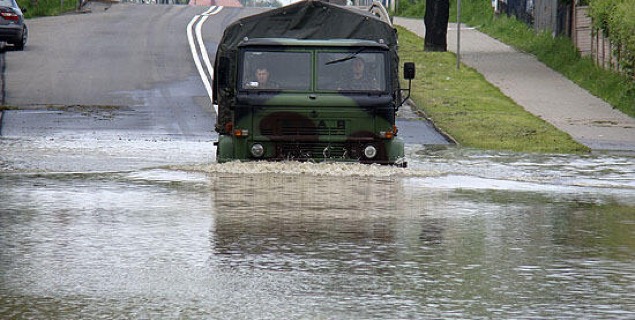  10 lat temu, przy poziomie 640 cm Odra była już na ul. Oławskiej, Grobli…