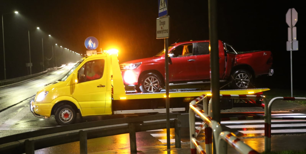  Kierowca zatopionej toyoty chciał "opłukać auto". W środku były małe…