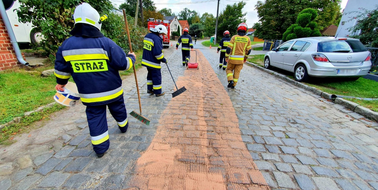 Kierowcy na drodze powiatowej uszkadzają auta. Jest szansa na jej remont