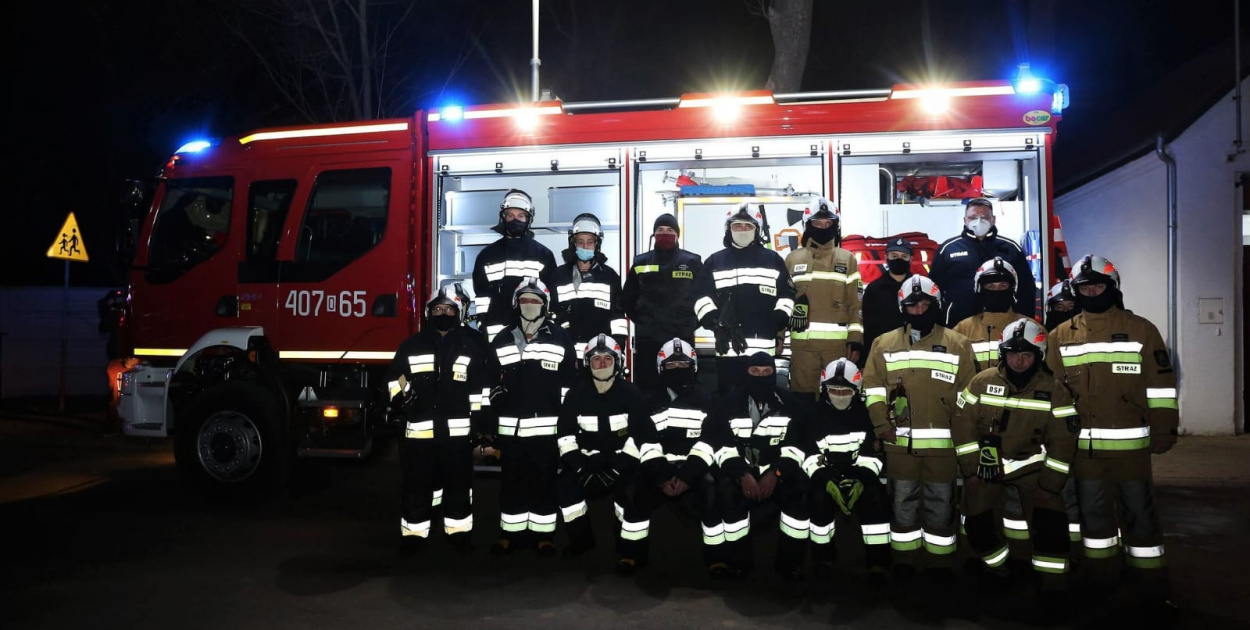  Strażacy ochotnicy ze Zwanowic odebrali nowy wóz bojowy. To nagroda za…