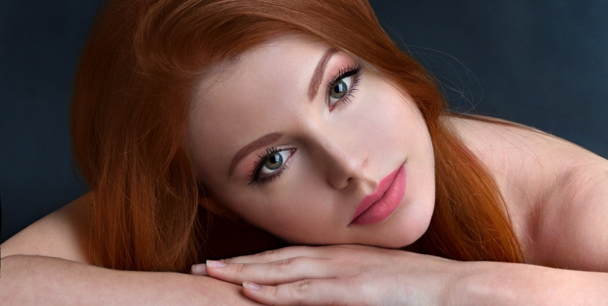 8 marca - Rudowłosa piękność