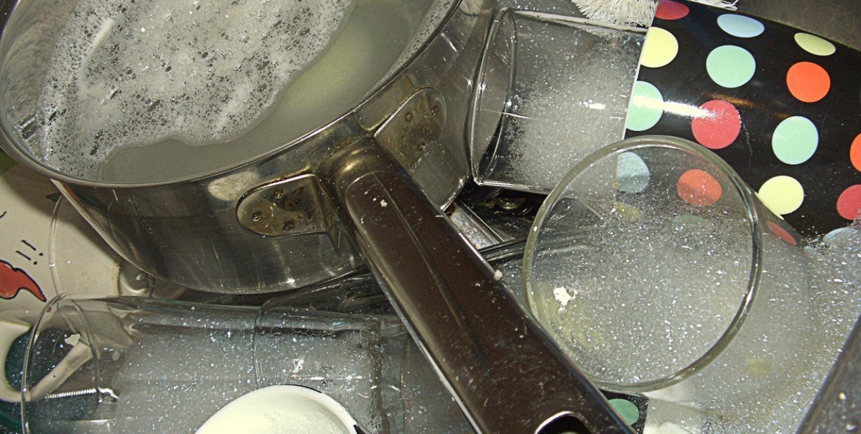 Co jest bardziej eko - zmywarka czy mycie ręczne?