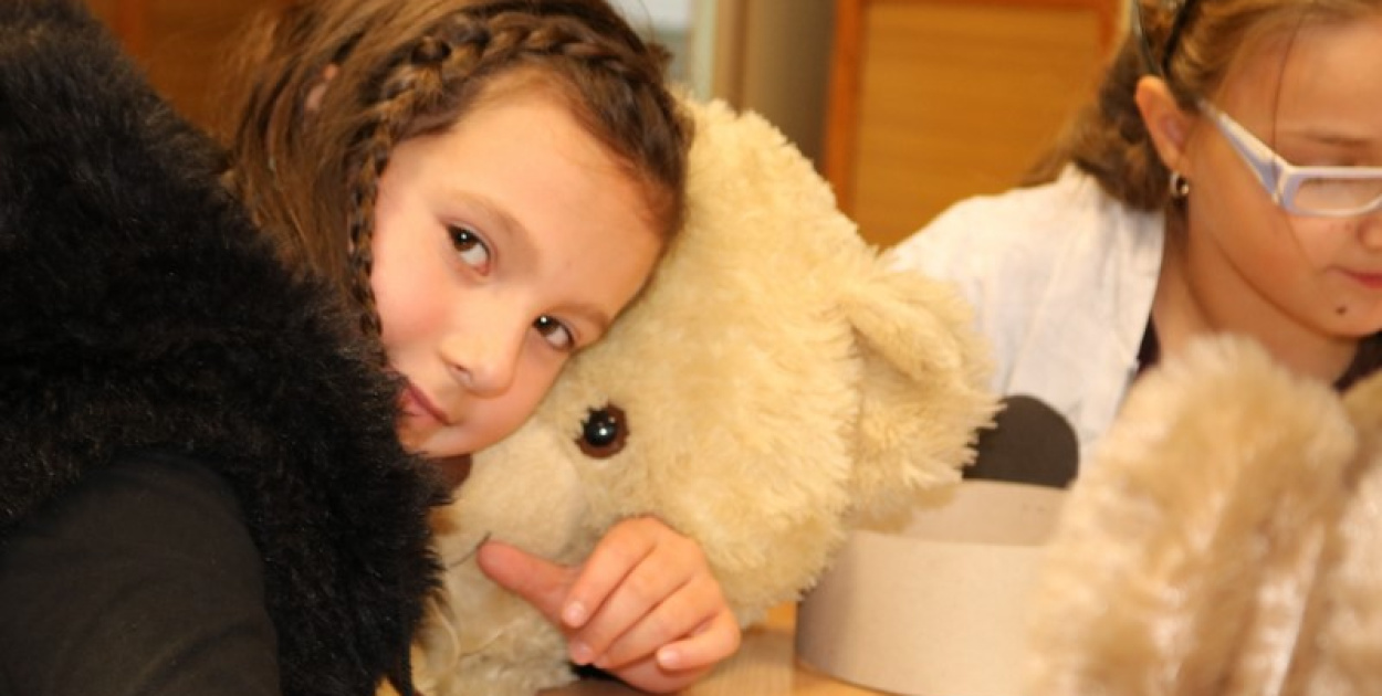  25 listopada. Dziś obchodzimy m.in. Dzień Kolejarza i Dzień Pluszowego…