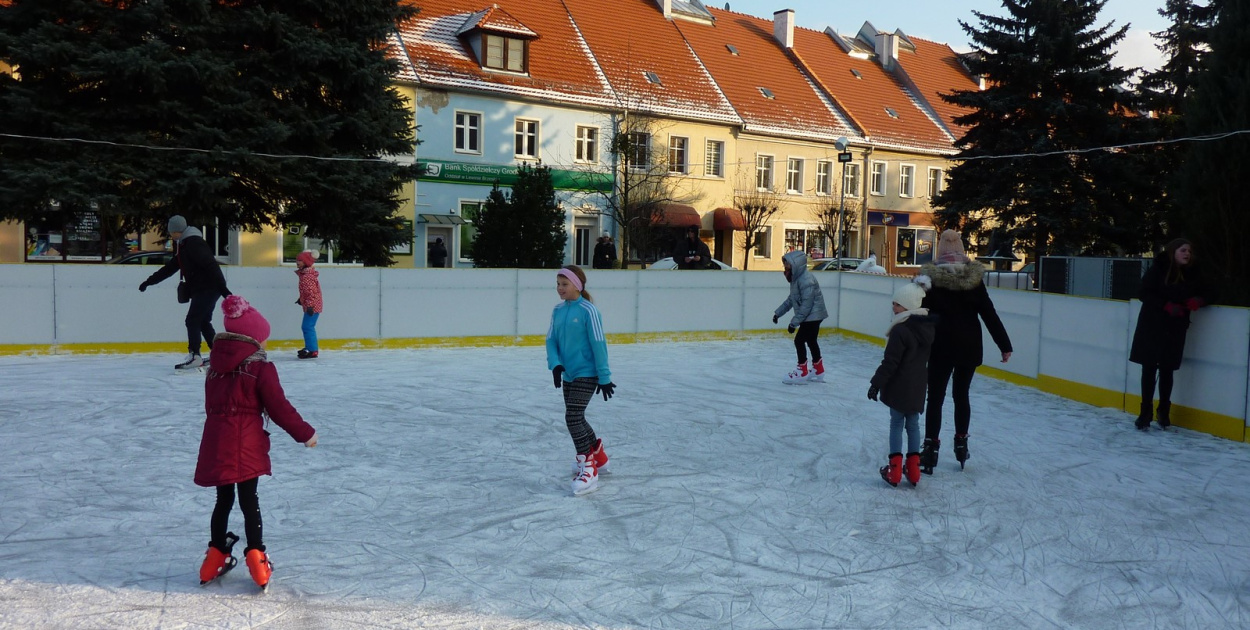 Lodowisko w Lewinie Brzeskim rozpoczyna zimowy sezon