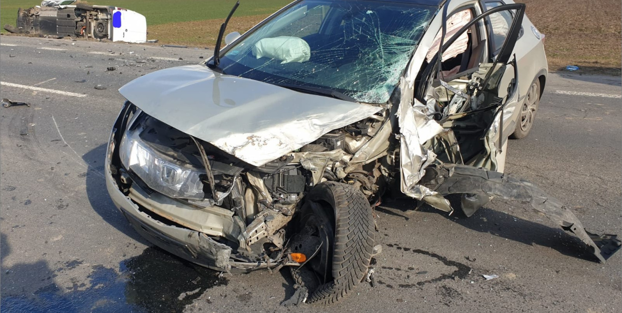  Groźny wypadek pod Kolnicą. Śmigłowiec LPR zabrał jednego z…