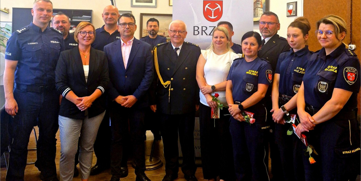  Krzysztof Szary żegna mundur. Komendant Straży Miejskiej w Brzegu…