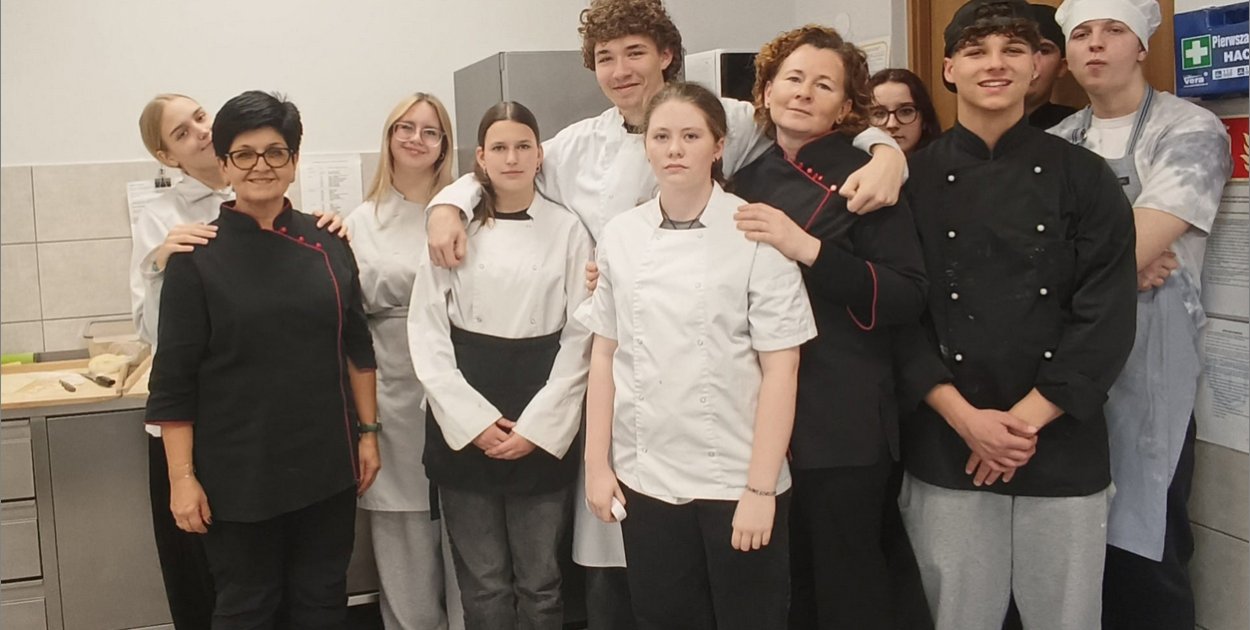 Francuskie smaki na Słowiańskiej. Uczniowie wyruszyli w kulinarną podróż