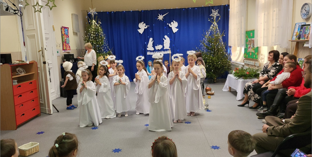 Dziecięce kolędy i tradycja. Wyjątkowe jasełka w PP nr 8 w Brzegu
