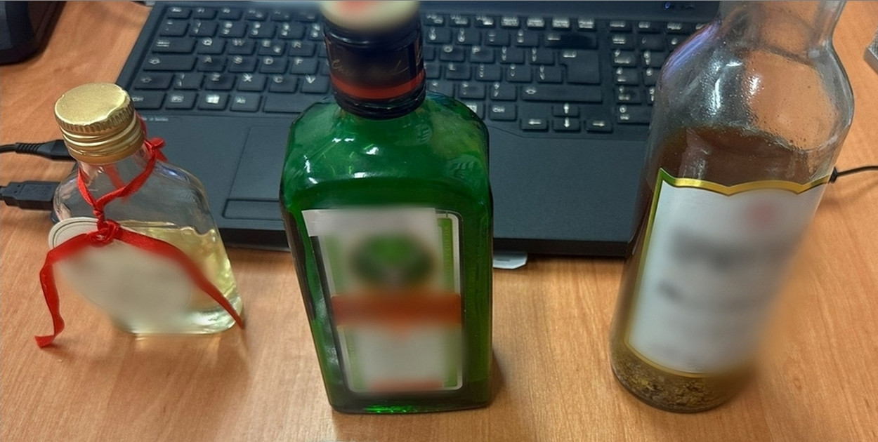 Miał pilnować mieszkania, a wynosił biżuterię, alkohol i słoiki