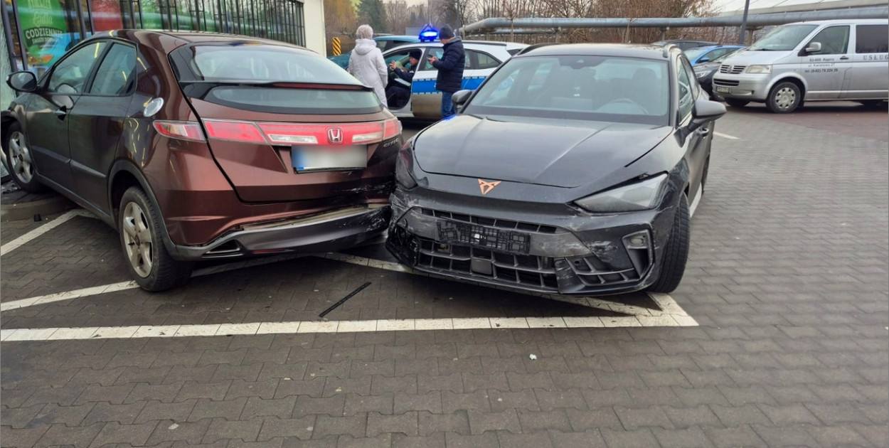Brzeg. Samochód na parkingu Lidla wjechał w budynek sklepu