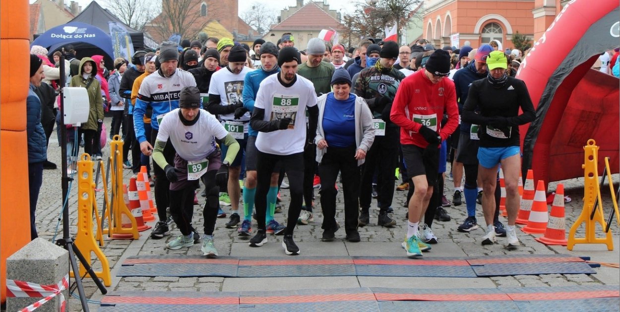 Z Polany Śmierci na Rynek w Grodkowie.  Bieg, który łączy historię i pamięć