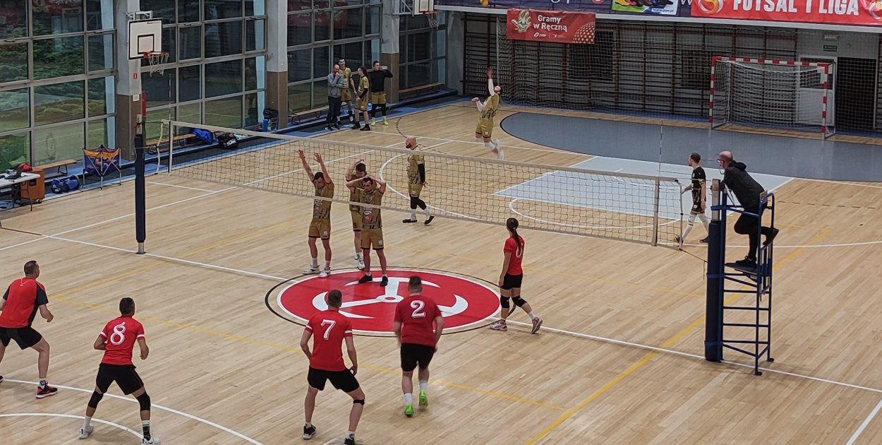 Mocne Granie bez porażki, Grabarze na czele. Sportowe emocje w Brzegu