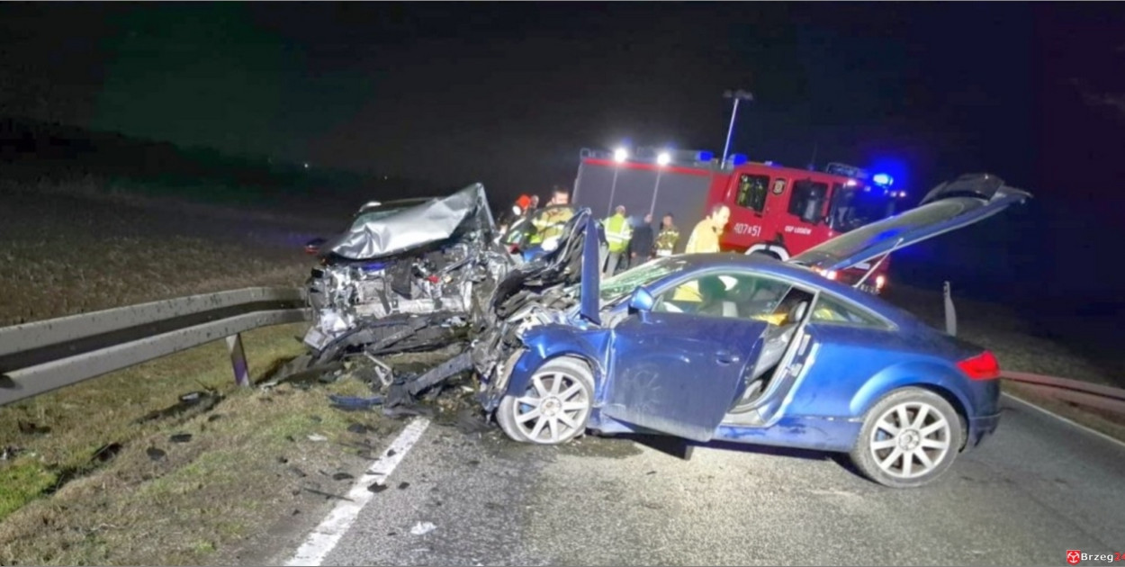 Czołówka na DK94 w Strzelnikach. Dwóch kierowców w szpitalu